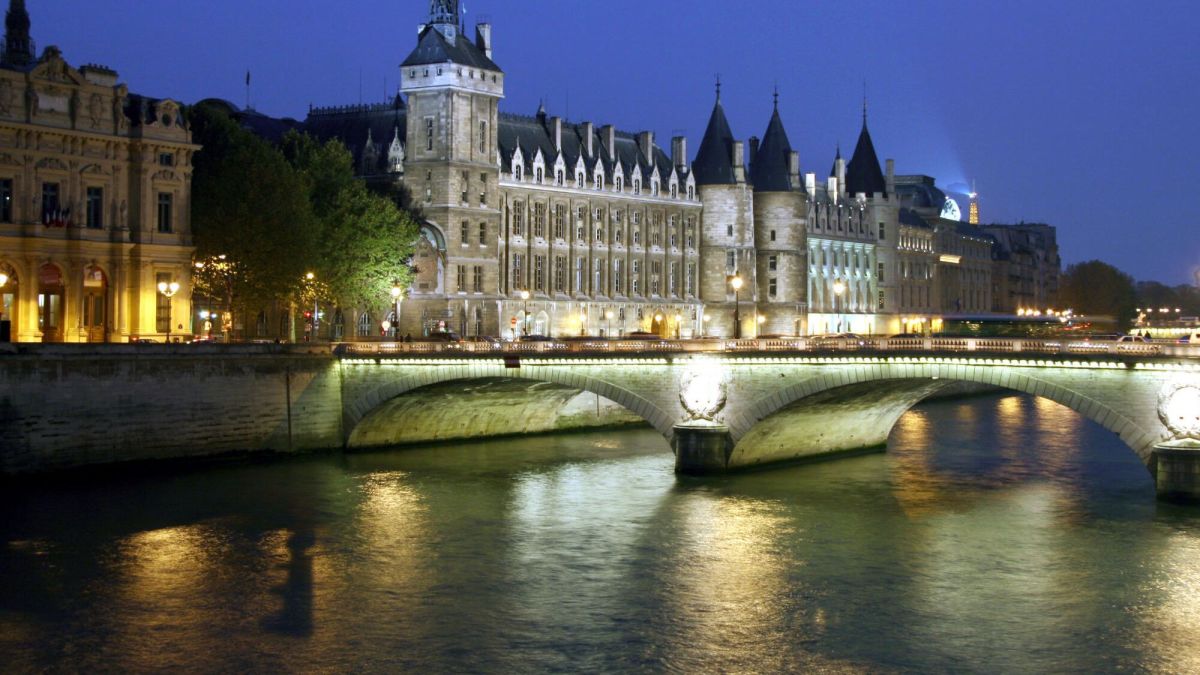 Paris demeure inégalée avec des prix immobiliers records