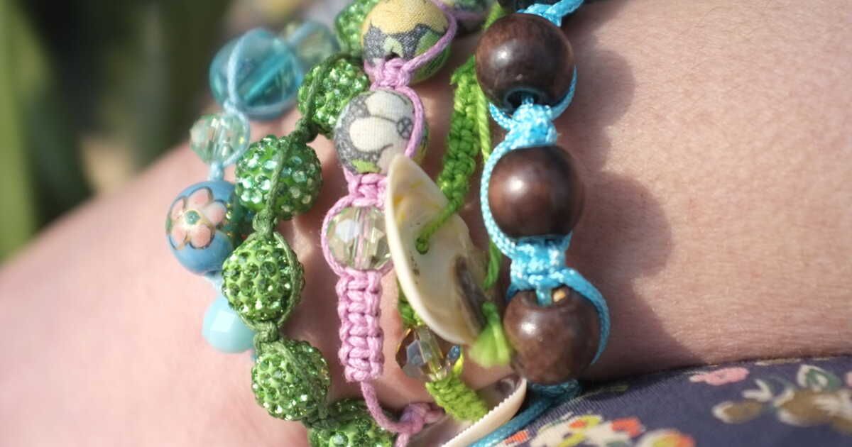 Les bracelets shamballa : l'élégance à portée de main avec Julie Adore