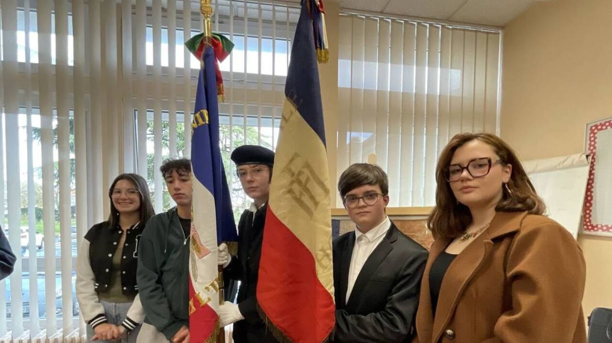 Des jeunes engagés pour le devoir de mémoire : un drapeau pour l'avenir