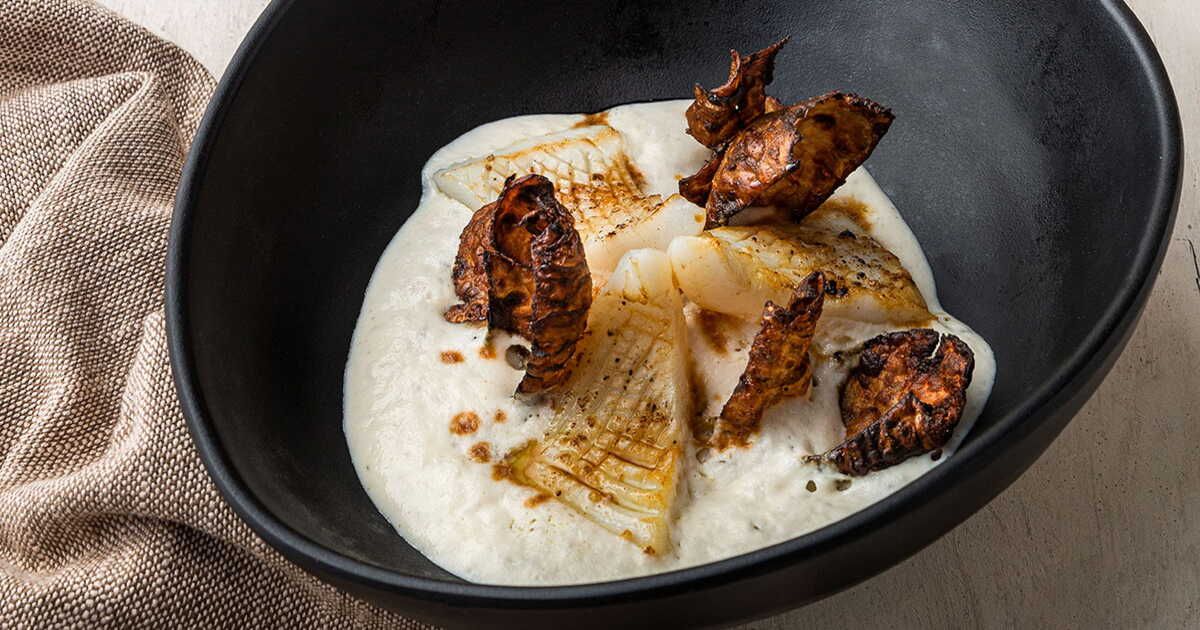 Un mariage audacieux : topinambour et seiche se dévoilent au café