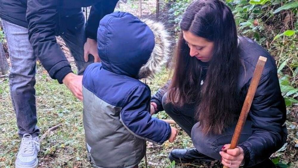 À Saint-Étienne-du-Grès, la tradition des naissances s'enracine dans la nature
