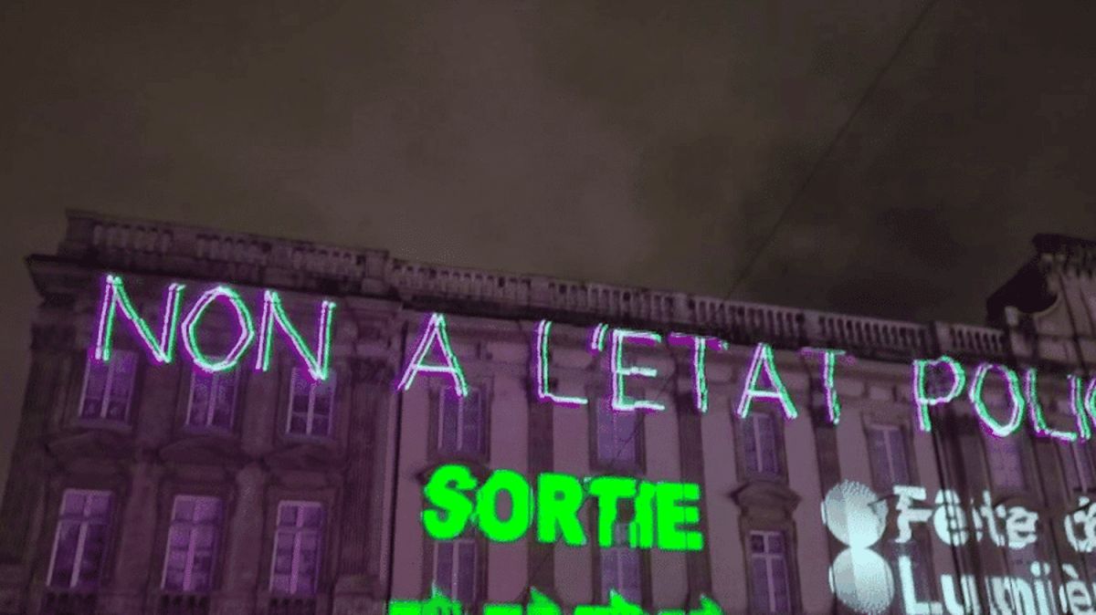 Des slogans anti-police illuminent la Fête des Lumières à Lyon
