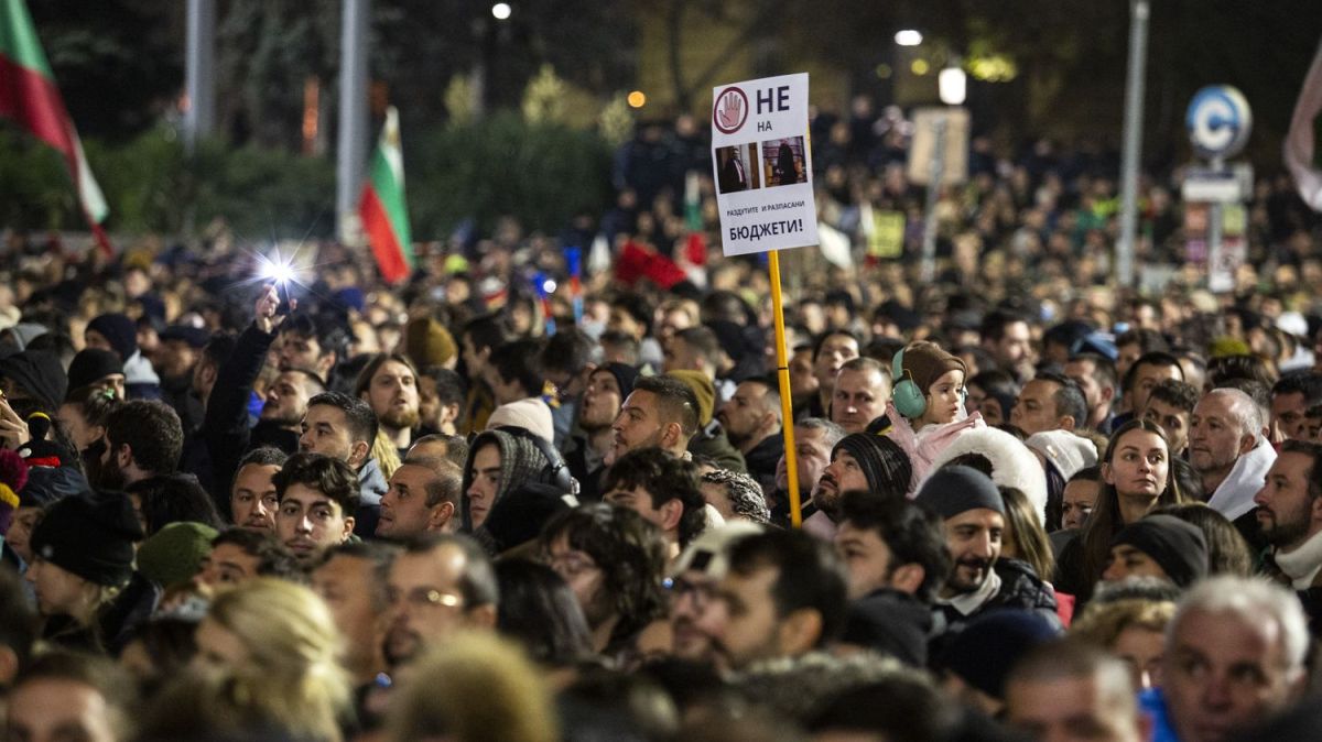 Le gouvernement bulgare cède sous la pression populaire après des manifestations historiques