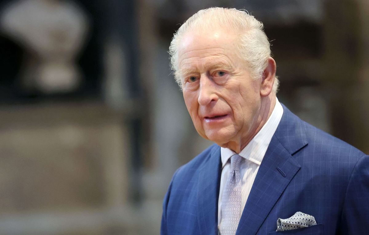 Une étape décisive pour Charles III : un traitement réduit en 2026