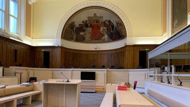 Un drame familial : un père jugé pour l'assassinat de sa fille à Tours