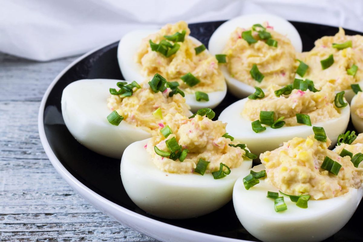 Hélène Darroze réinvente l'œuf mimosa avec une touche méditerranéenne