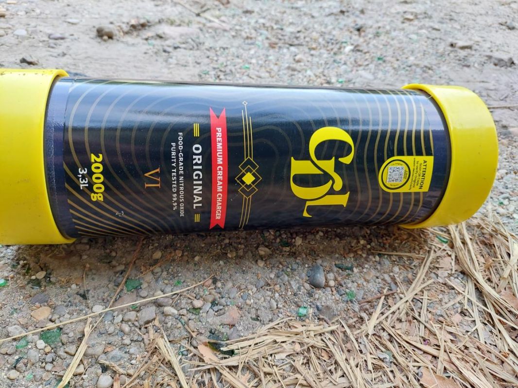 Bordeaux : une fuite nocturne révèle des bonbonnes de protoxyde d'azote