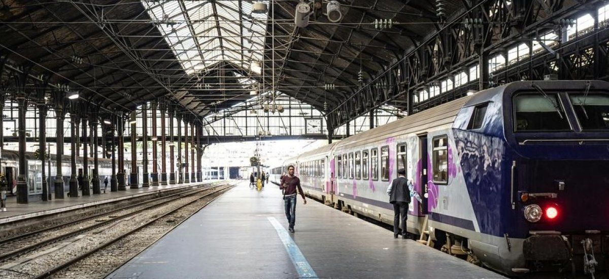 Les nouvelles habitudes des Français face à la flambée des carburants pour le week-end de Pâques