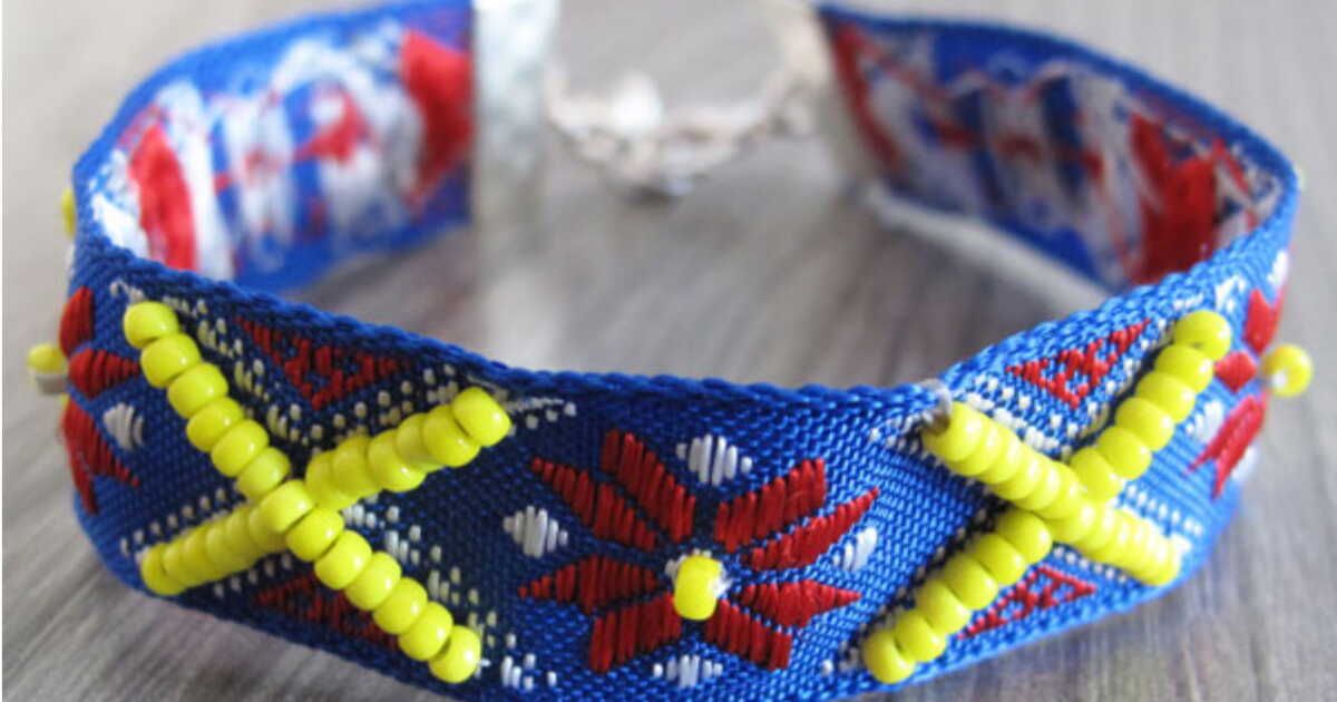 la magie d'un bracelet brésilien bleu et jaune