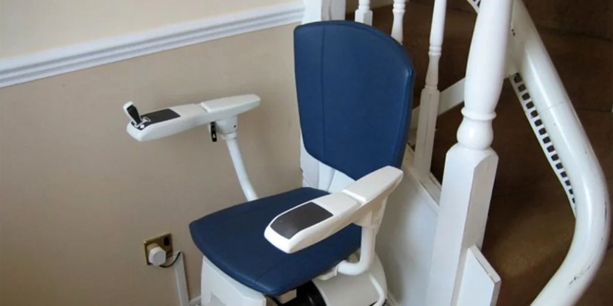 Comment bien choisir un monte-escalier pour plusieurs étages ? Prix et conseils pratiques