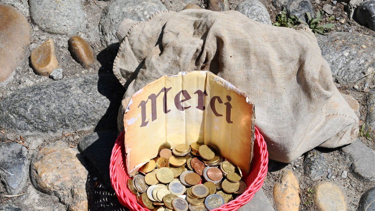 Carcassonne et son arrêté anti-mendicité : une polémique qui agite la ville