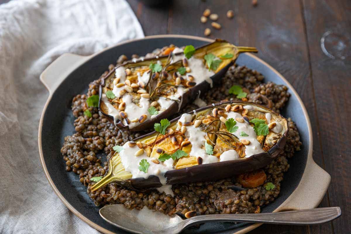 Aubergines rôties aux lentilles, sauce tahini
