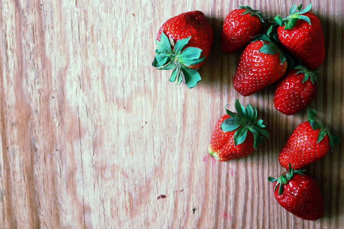 Transformez les feuilles de fraises en délices authentiques