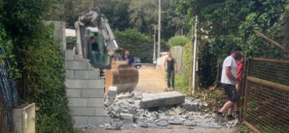 Un mur qui divise : quand un propriétaire se retrouve en désaccord avec ses voisins