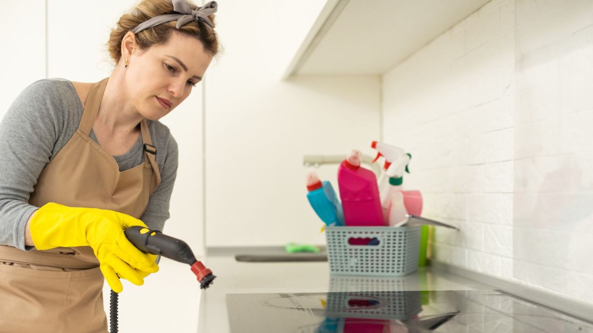 Des astuces infaillibles pour des surfaces de cuisson éclatantes