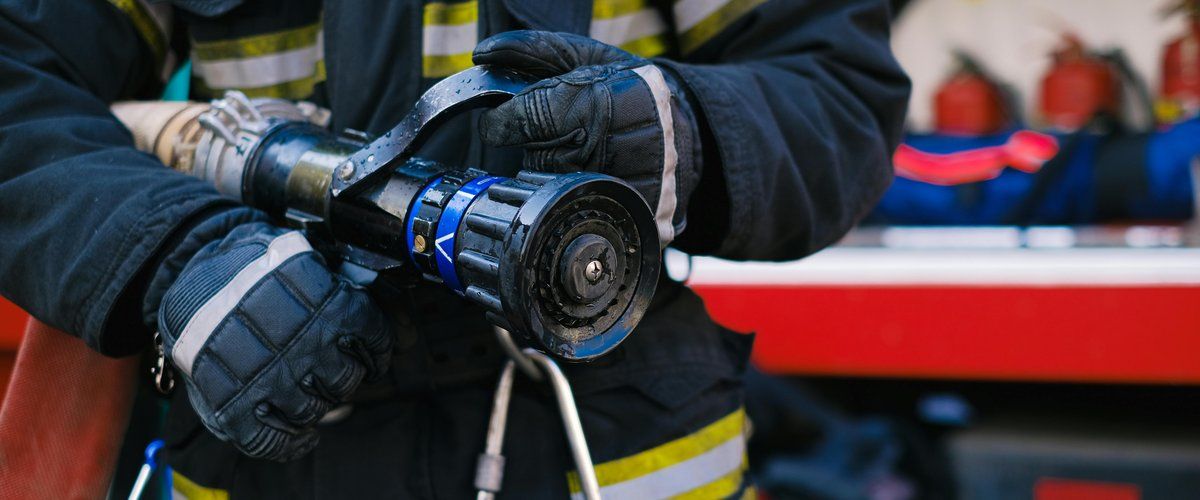 Un drame familial au Tennessee : un fils met le feu à la maison après une dispute avec sa mère