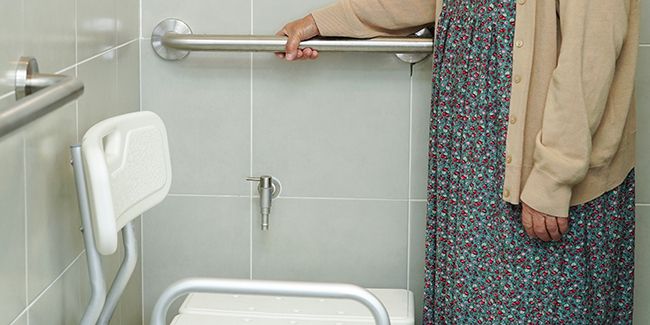 Les solutions pour installer une douche sécurisée pour seniors