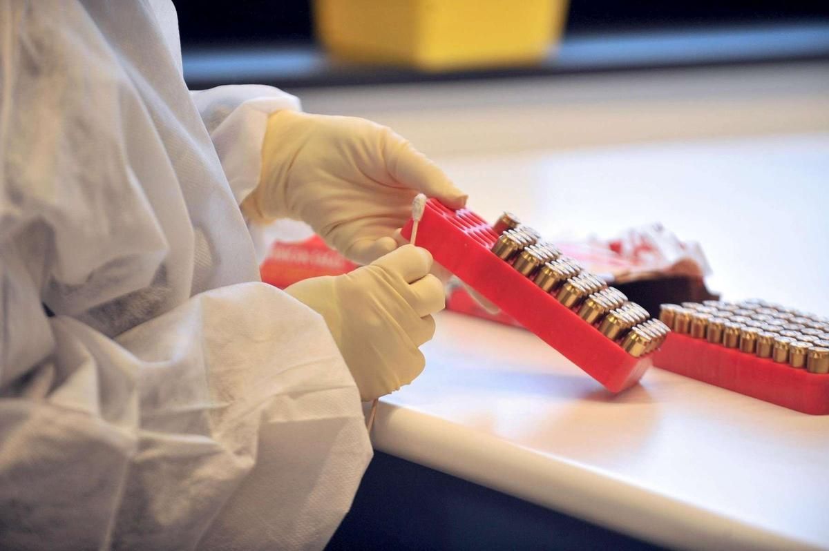 Les tests génétiques en France : un débat qui divise