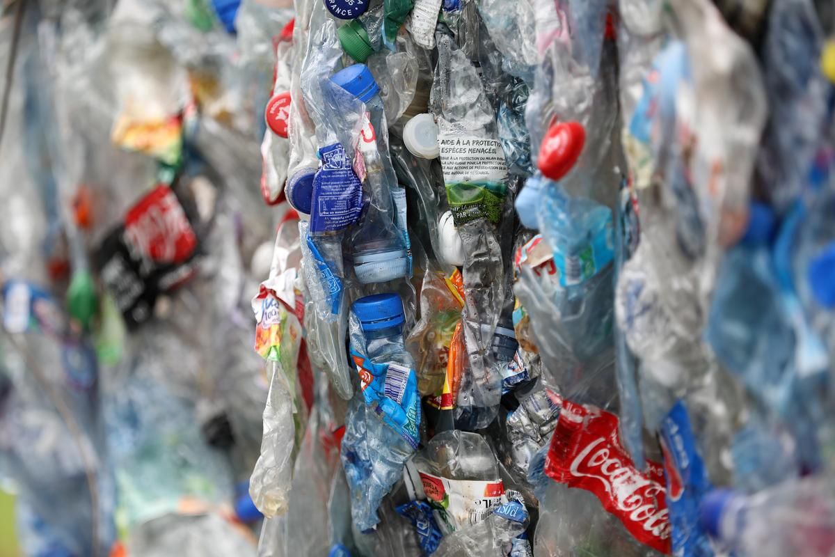 Le plastique toujours roi dans les supermarchés, un constat alarmant des ONG
