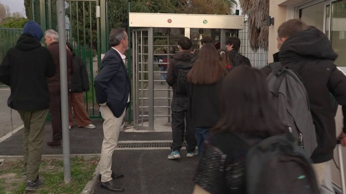 Un lycée d'Antibes renforce sa sécurité après une attaque au couteau choquante