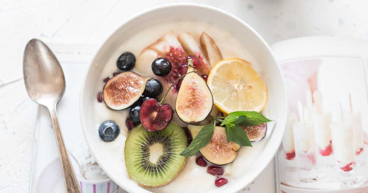 Préparer un petit-déjeuner équilibré et rapide pour bien commencer la journée
