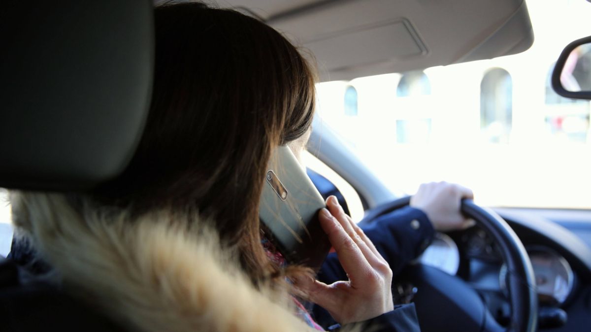 Le préfet des Deux-Sèvres renforce les sanctions contre le téléphone au volant