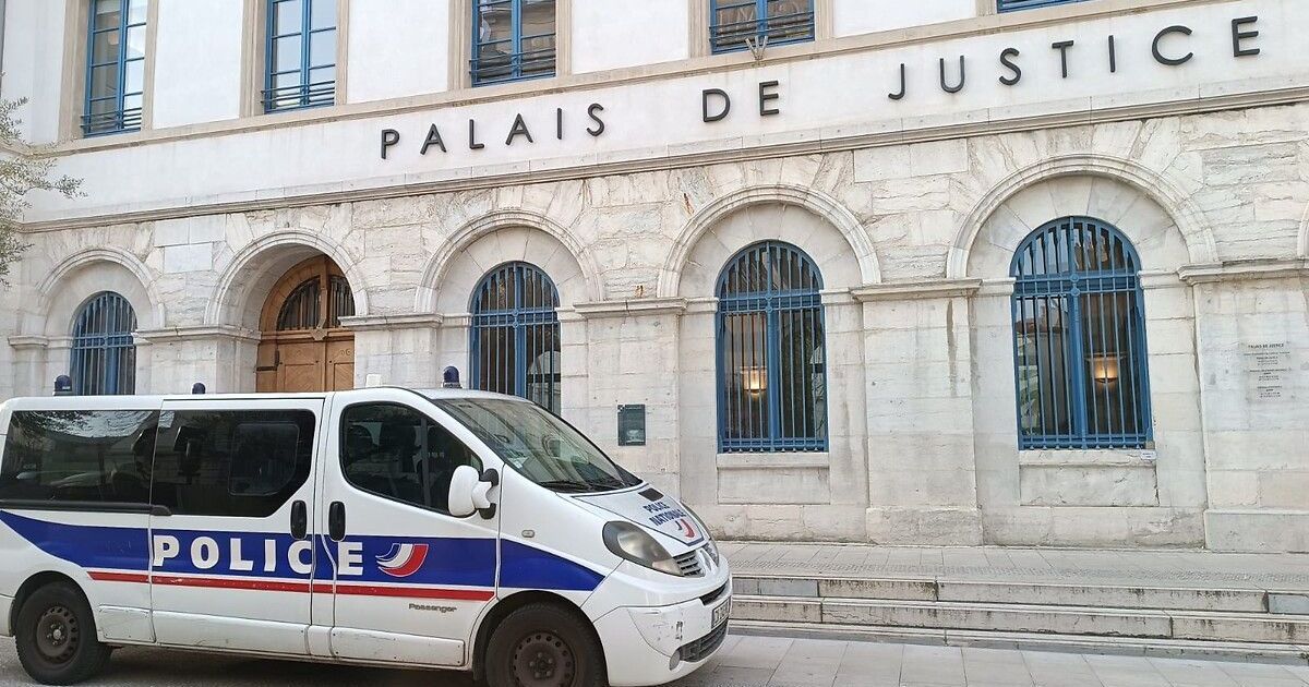 Les juges de Valence appellent à un procès à l'extérieur pour leur maire