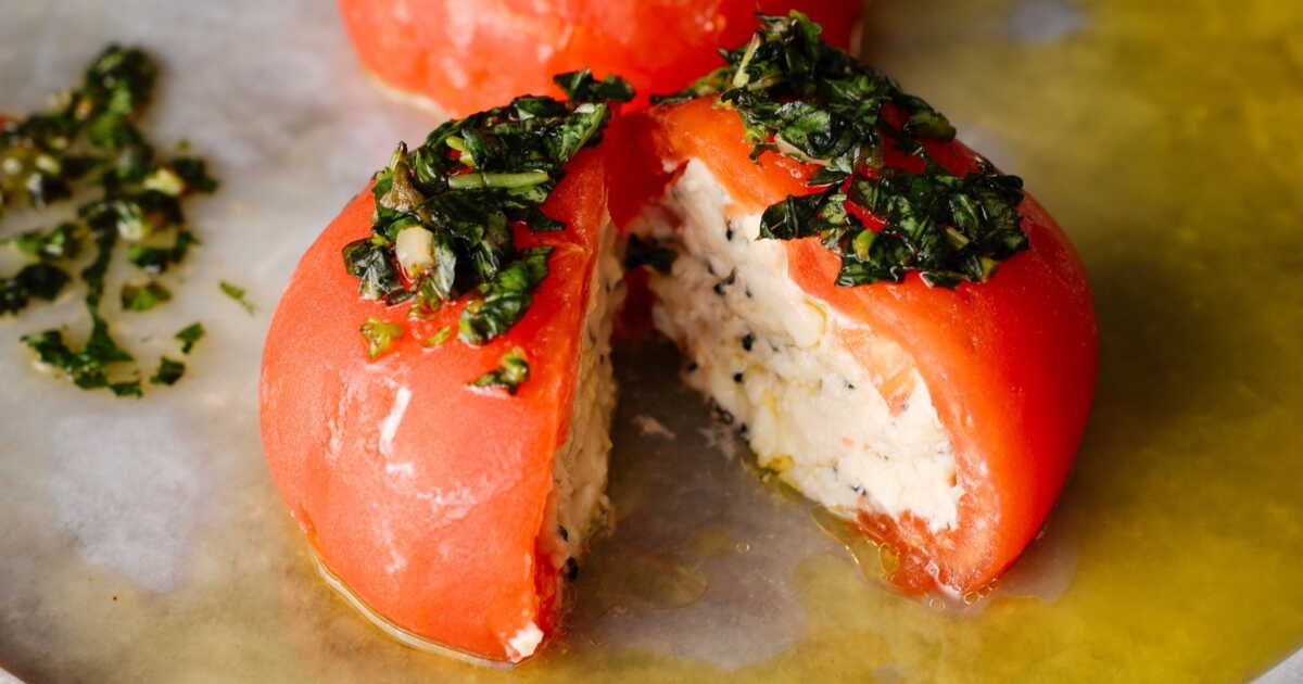 Découvrez la tomate farcie à la burrata, l'incontournable de l'été gourmand