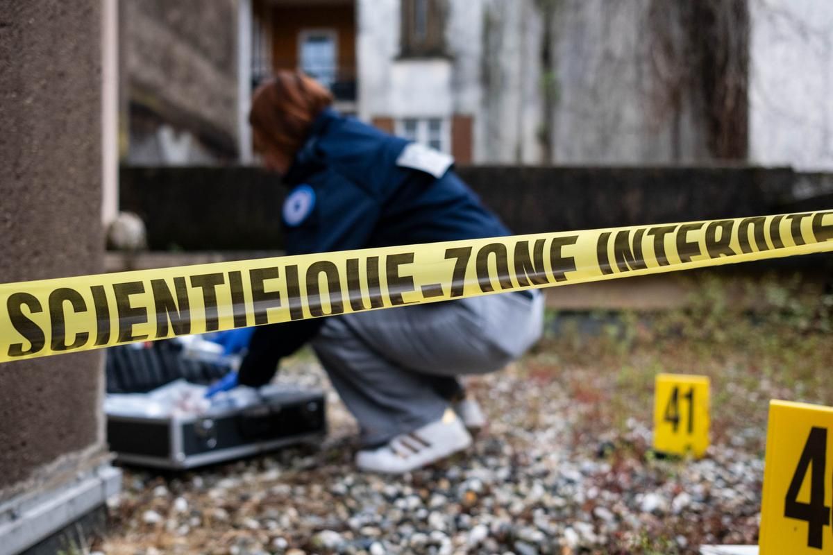 Découverte choquante : un corps dans une voiture incendiée à Échirolles