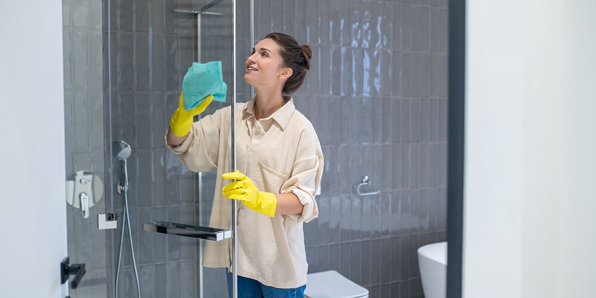 5 conseils pratiques pour raviver une paroi de douche encrassée