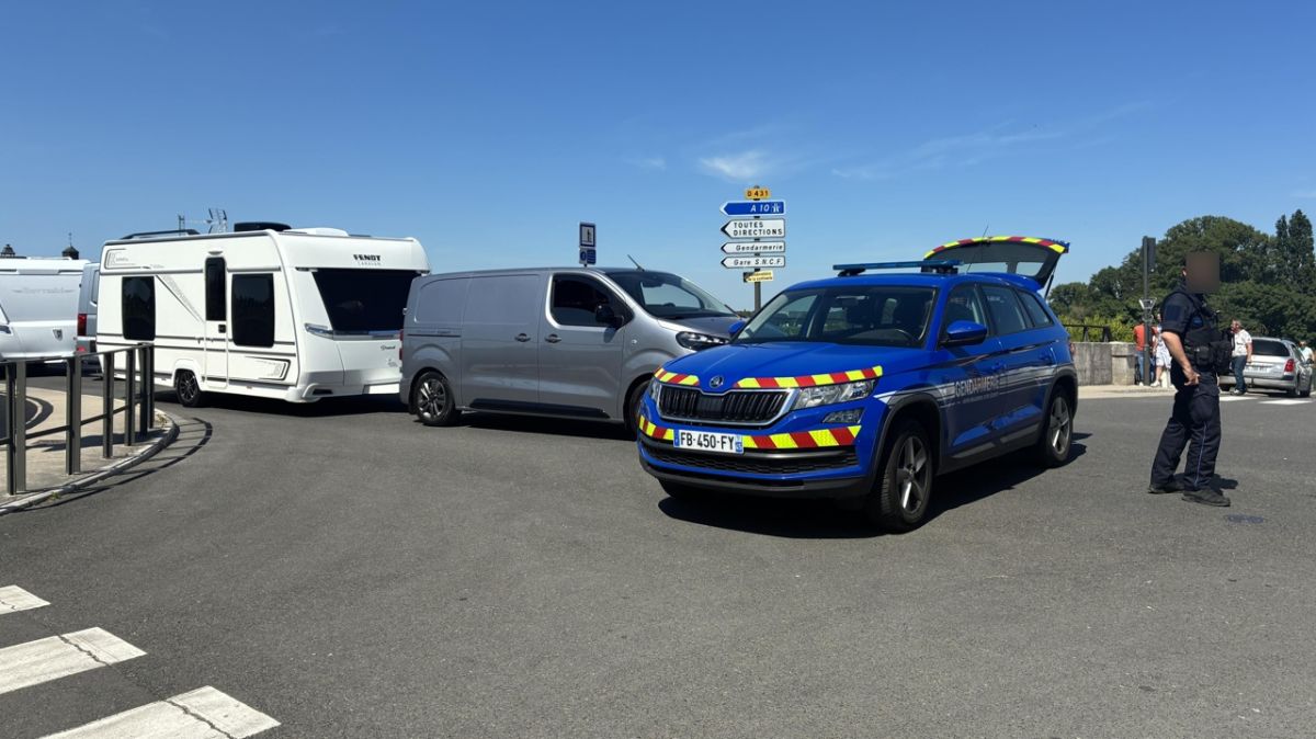 Des caravanes bloquent l'accès à l'île d'Or : la tension monte à Amboise