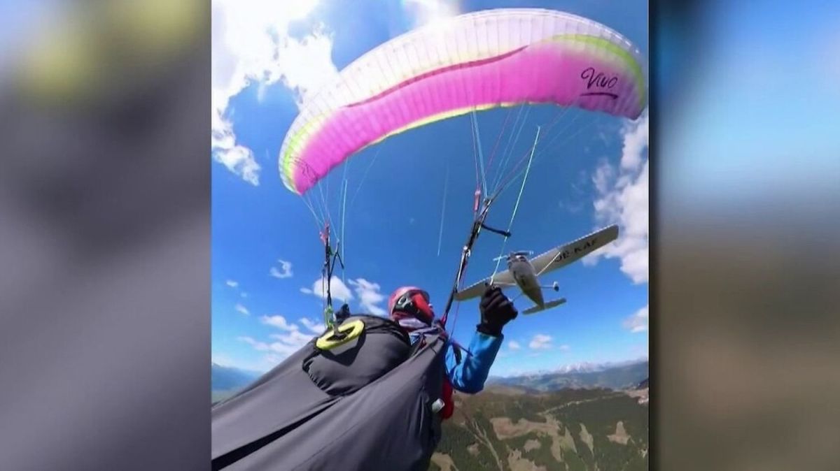 Un miracle en plein ciel : la parapentiste échappe à une collision mortelle