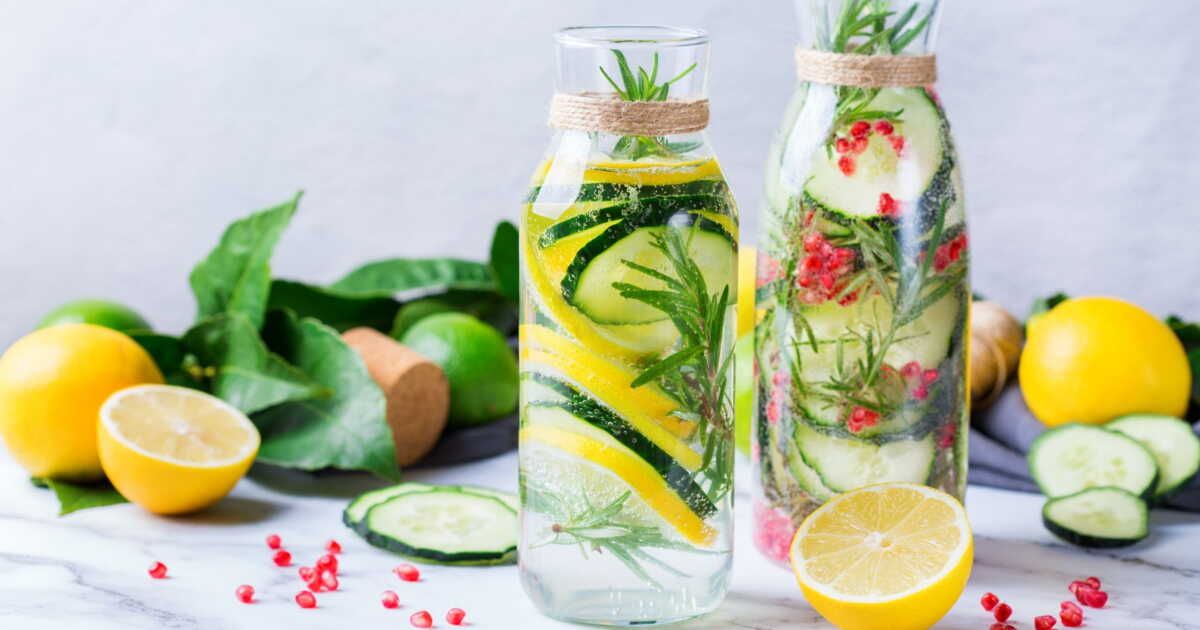 Les bienfaits des eaux infusées : vos alliées hydratation cet été