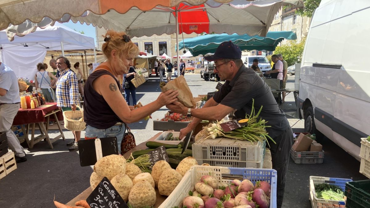La chaleur étouffe le marché de Montmorillon : un cri de désespoir pour l'ombre