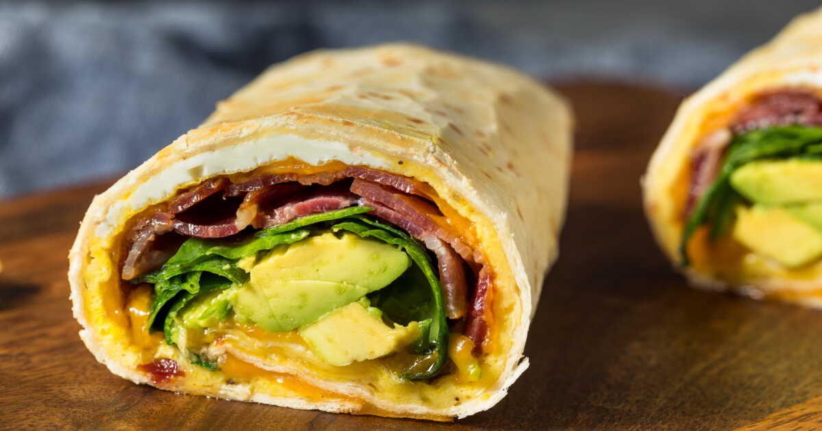 Wrap aux œufs brouillés et avocats : la recette express pour un petit-déjeuner sain et gourmand