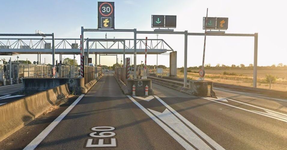 Tragédie sur l'A85 : un homme perd la vie dans un accident au péage de Restigné