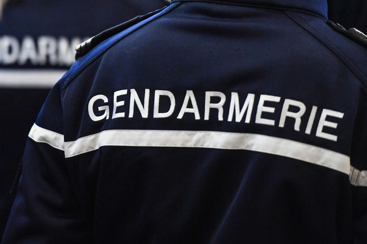 Un drame sous la chaleur : un jeune ouvrier de 19 ans succombe après une journée sur toiture