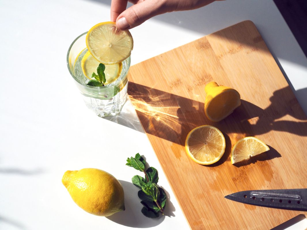 Découvrez la boisson au citron qui booste votre matinée
