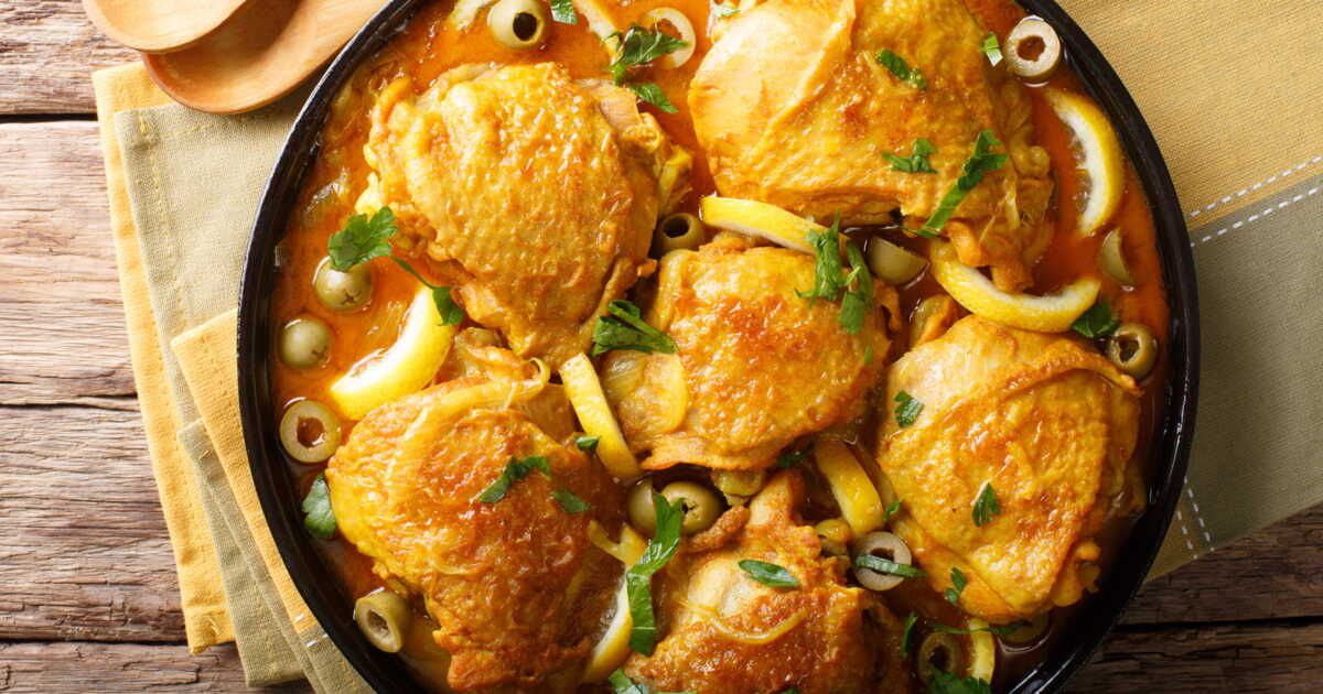 Un plat incontournable pour vos dimanches : le poulet aux olives et ses frites maison