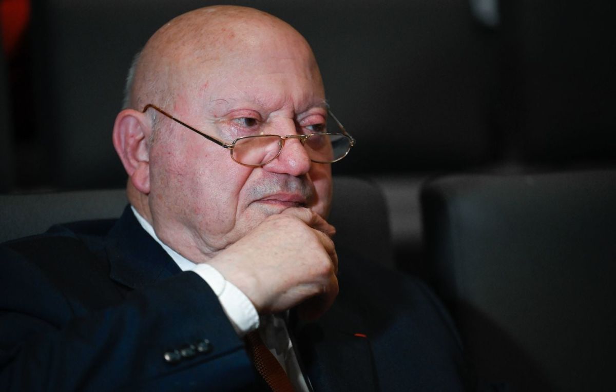 André Santini : l'humour mordant d'un politicien légendaire