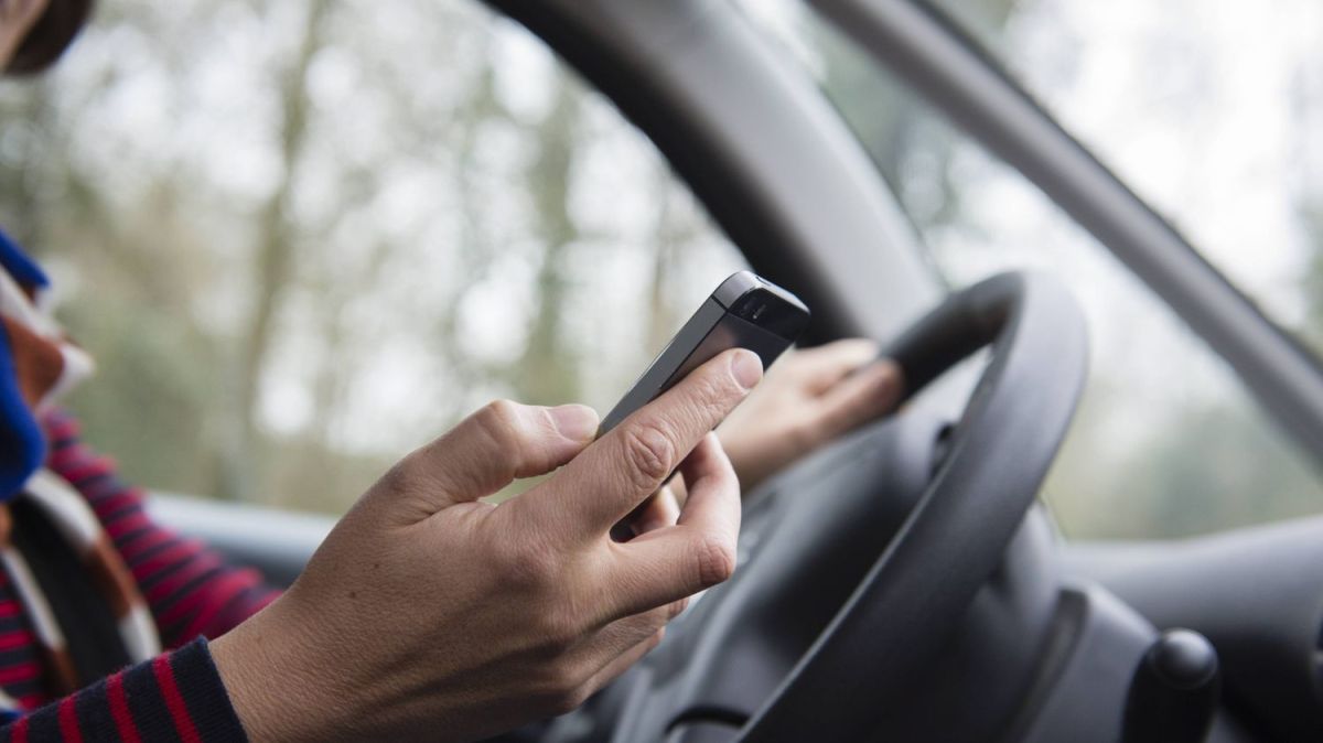 L'Ardèche renforce la sécurité routière en suspendant le permis pour usage du portable au volant