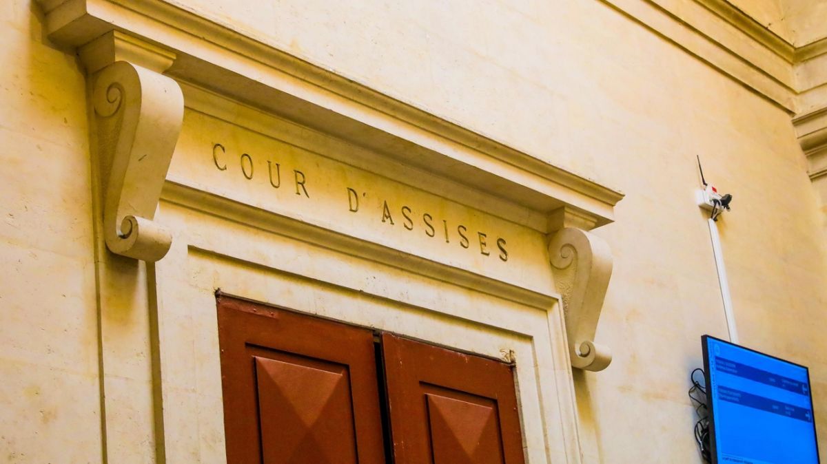 Un jeune de 19 ans à la barre : le procès des abus d'enfance