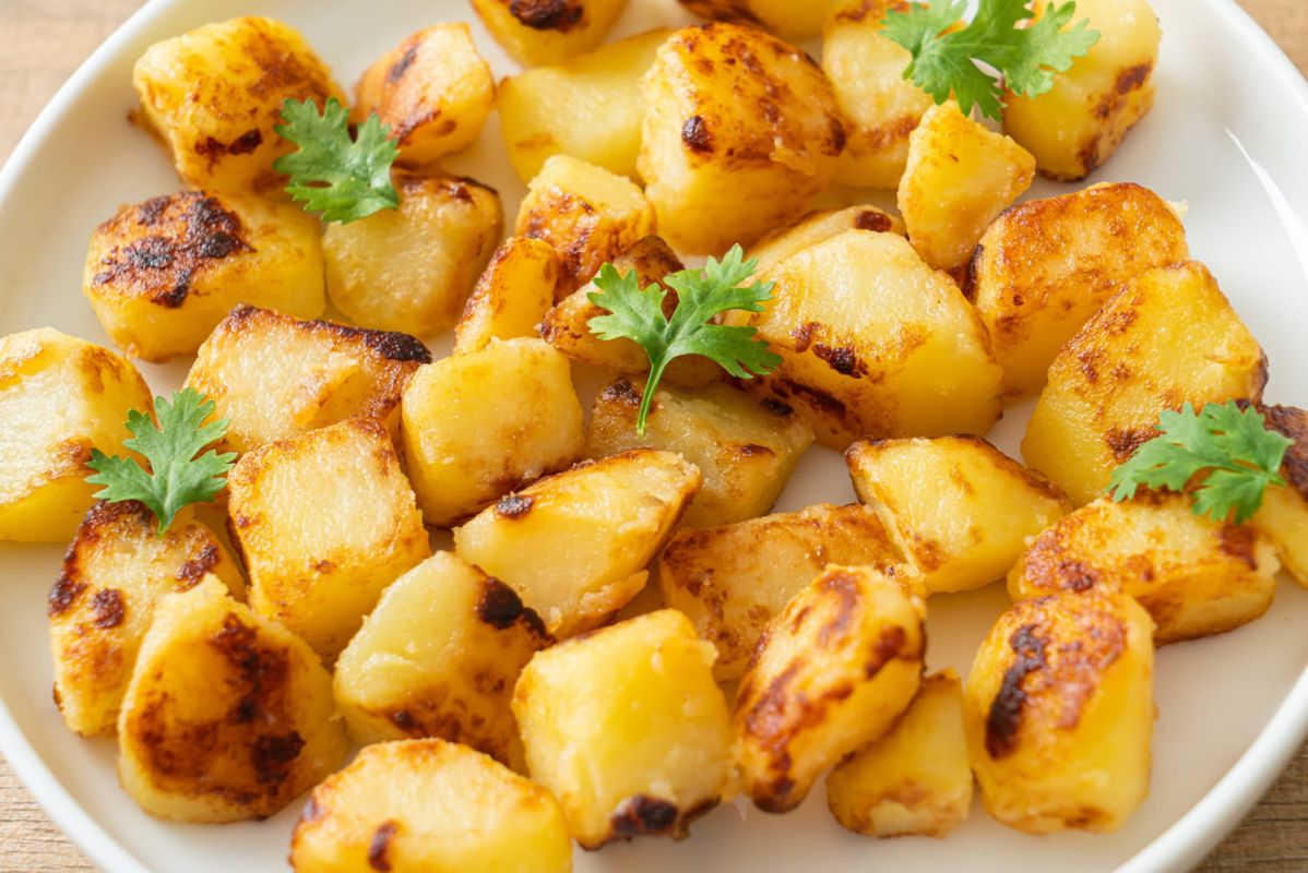 Des pommes de terre croustillantes sans friteuse : la méthode qui va vous étonner