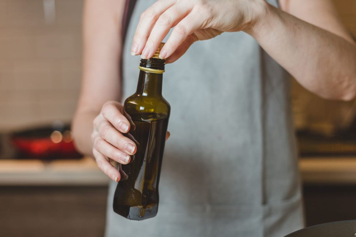 L'huile d'olive : combien de temps peut-on vraiment la conserver une fois ouverte ?