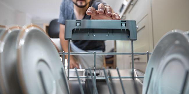 Déboucher et entretenir votre lave-vaisselle : astuces essentielles