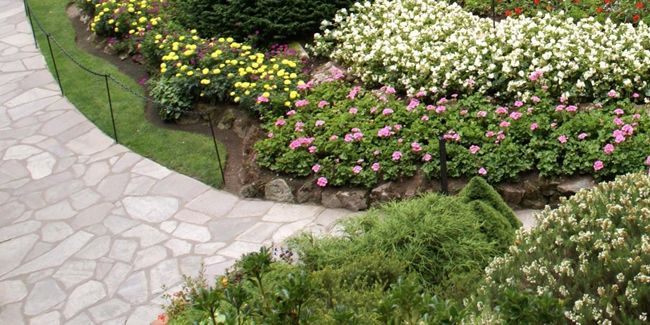 Aménager une terrasse et allée : astuces et coûts à connaître