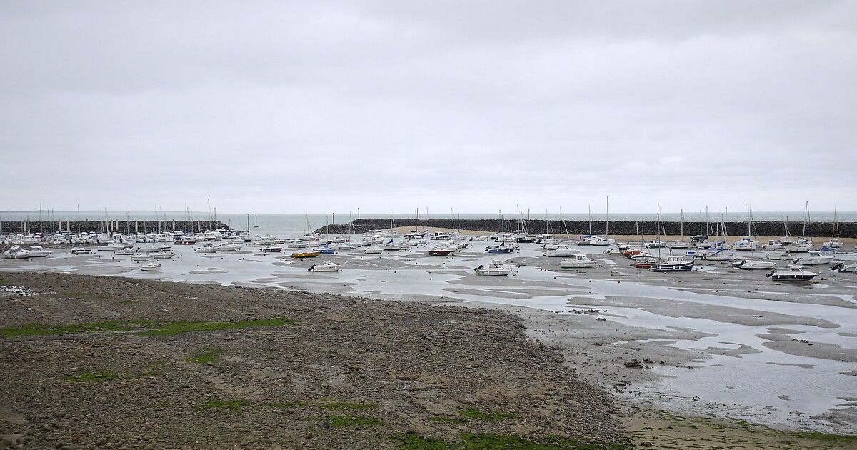 Incendie spectaculaire d'un voilier près de Jard-sur-Mer : un octogénaire hospitalisé
