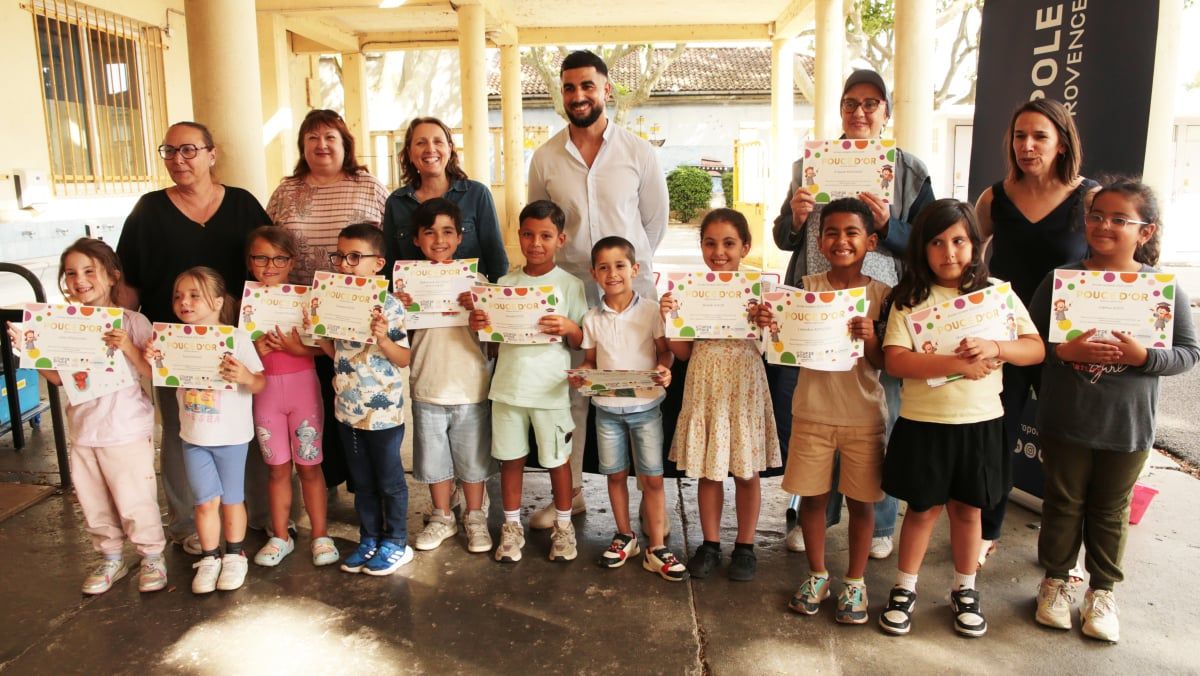 Célébration des réussites à Port-Saint-Louis-du-Rhône : 15 jeunes diplômés sous le préau