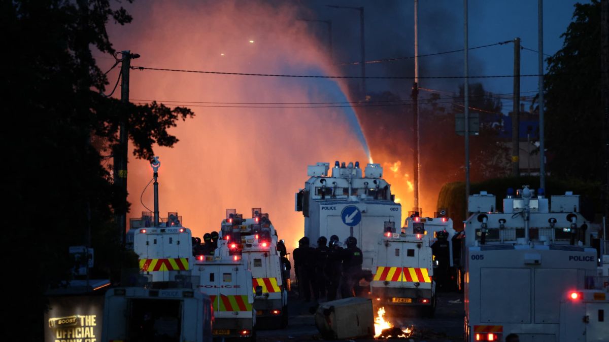 Belfast sous tension : une vague de violences racistes secoue la ville