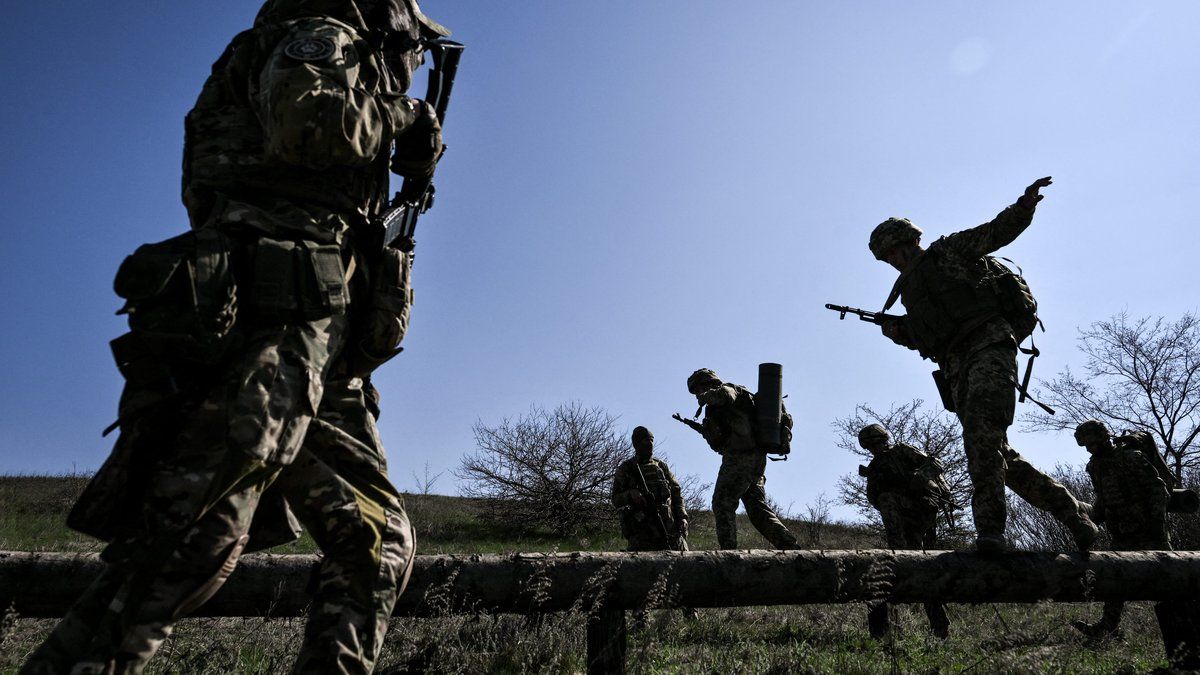 L'Ukraine intensifie ses frappes en Crimée : enjeux militaires et politiques